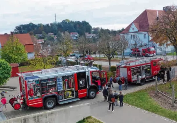 Feuerwehr besucht die Grundschule Ochsenhausen