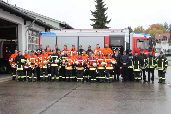 Neue Feuerwehrleute für den Landkreis ausgebildet